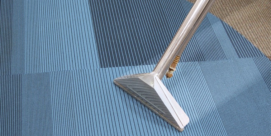 Extraction wand cleaning commercial carpet