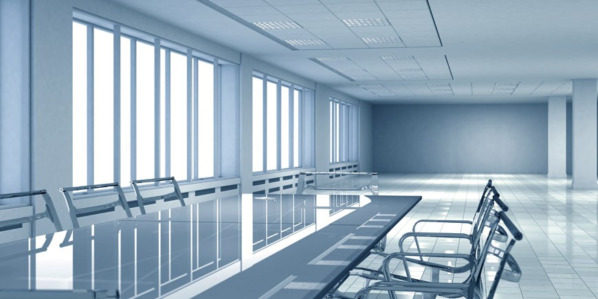 Salle de réunion lumineuse et propre