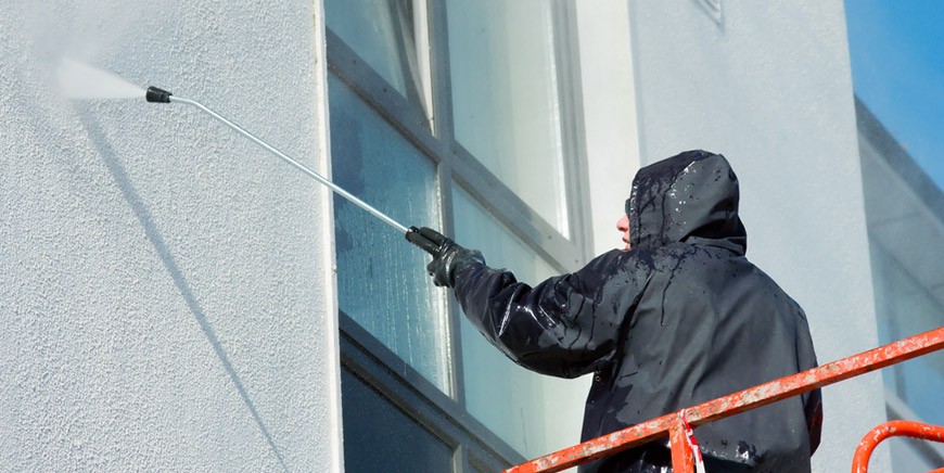 High-access cleaning with a water jet