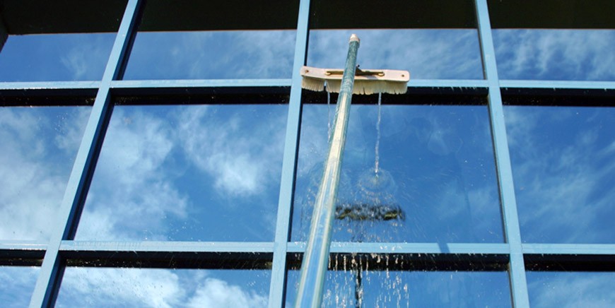 Window-cleaning squeegee on exterior glass